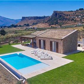 3 bedroom villa with infinity pool and jacuzzi, Scopello, sleeps 5-6